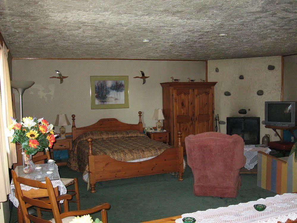 Motel Le Saint-Adele Sainte-Adèle Zewnętrze zdjęcie